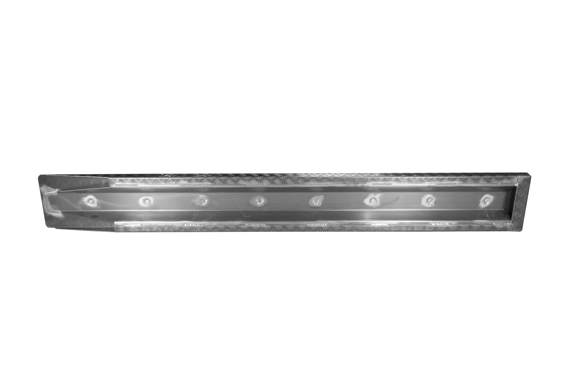Auffahrrampe aus Aluminium aufgestellt von der Seite