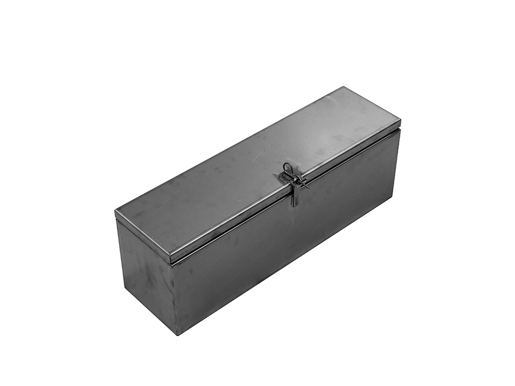 Staubox aus Edelstahl mit Gummidichtung - geschlossener Deckel - Weißer Hintergrund