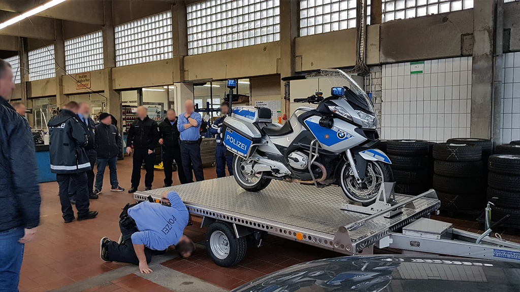 https://www.schultes-metallverarbeitung.de/wp-content/uploads/2025/11/Motorradanhaenger-Polizei-Hessen-1.jpg